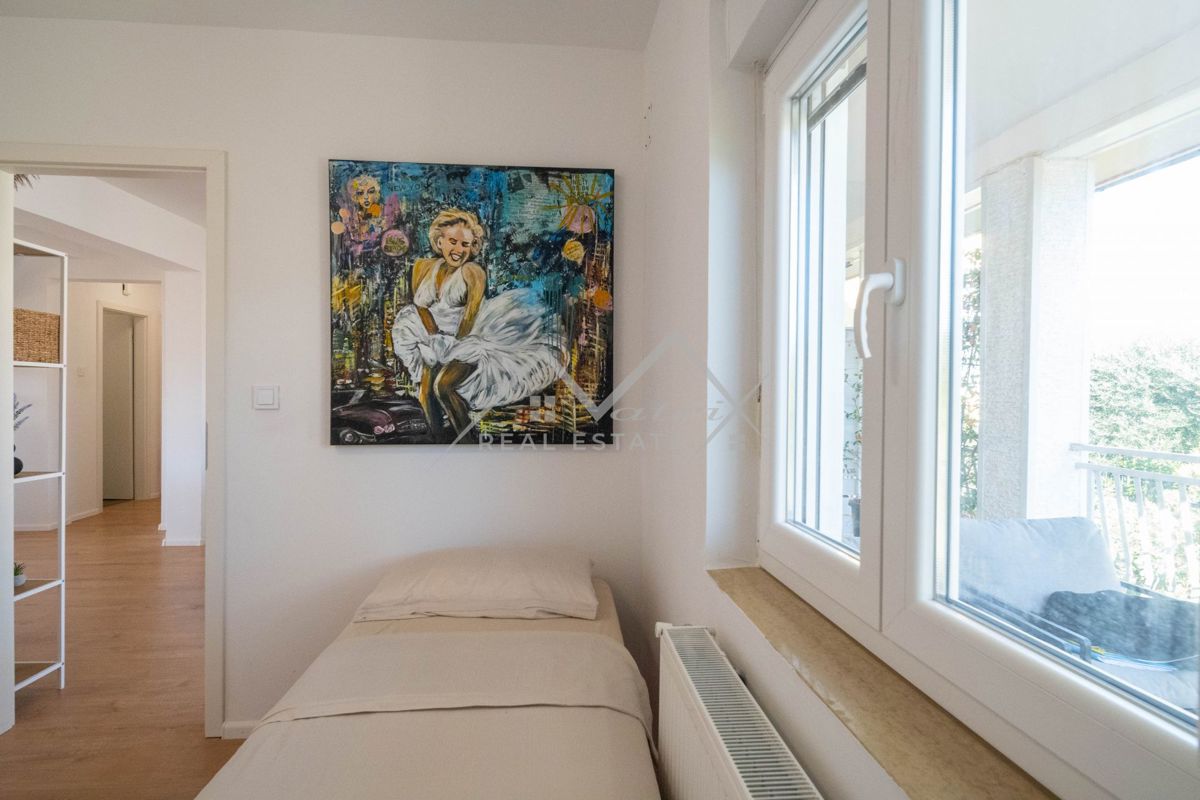 Poreč, novourejeno stanovanje s tremi spalnicami