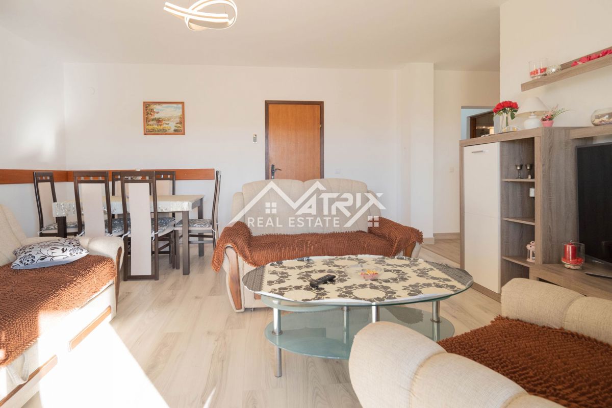 Poreč okolica, nadstropje zgradbe z dvema stanovanjema