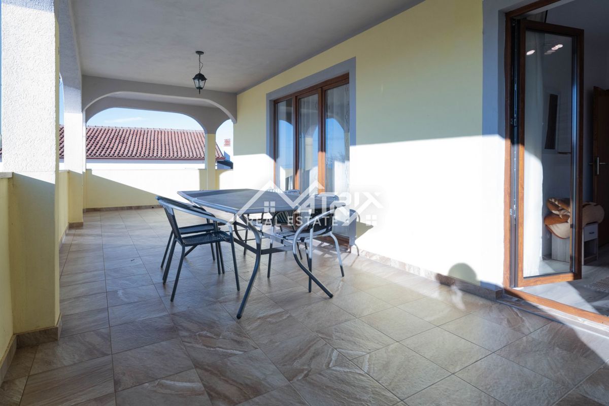 Poreč okolica, nadstropje zgradbe z dvema stanovanjema