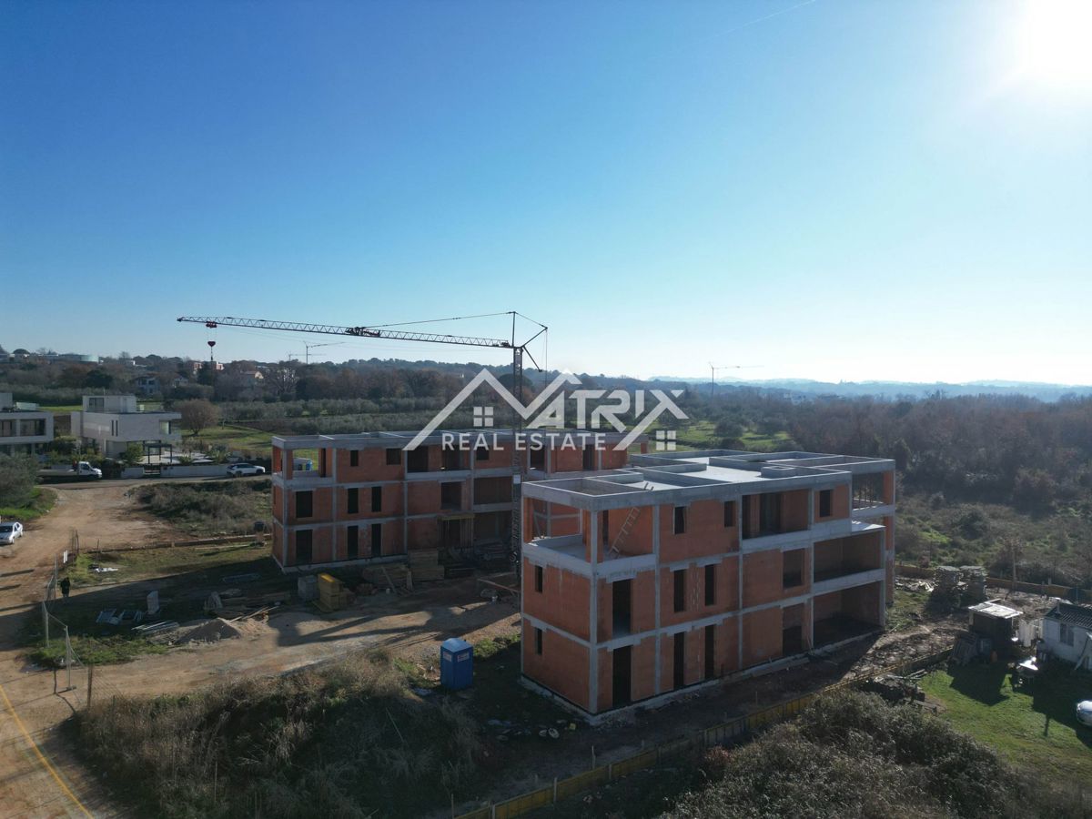 Poreč, veliko stanovanje z vrtom v bližini morja