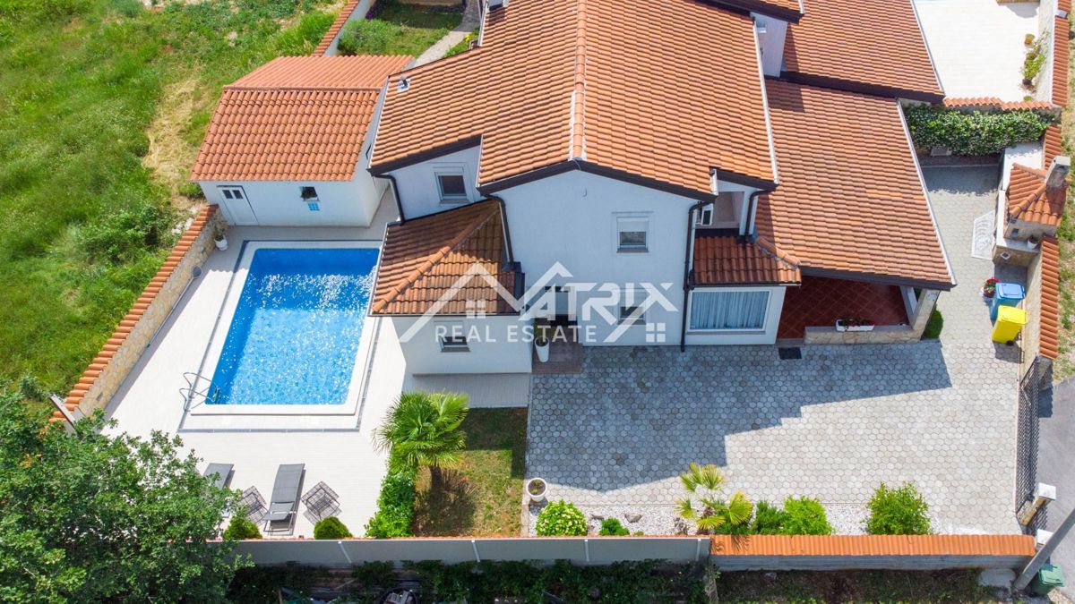 Okolica Poreča, lepa hiša z bazenom blizu morja