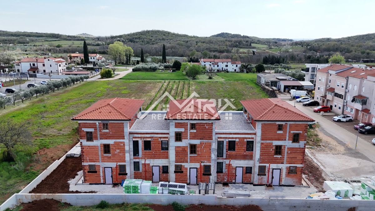 Poreč, moderna vrstna hiša blizu centra