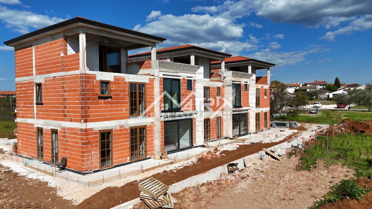 Poreč, moderna vrstna hiša blizu centra