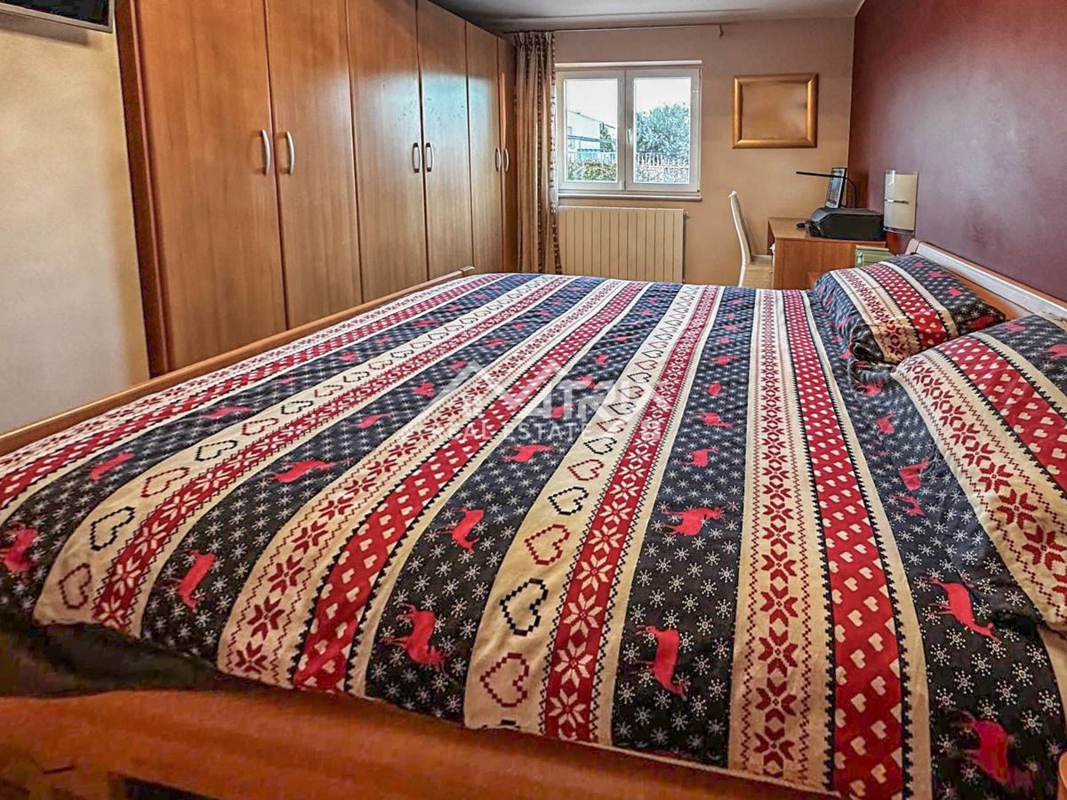 Poreč,  Stanovanje v pritličju v neposredni bližini morja.