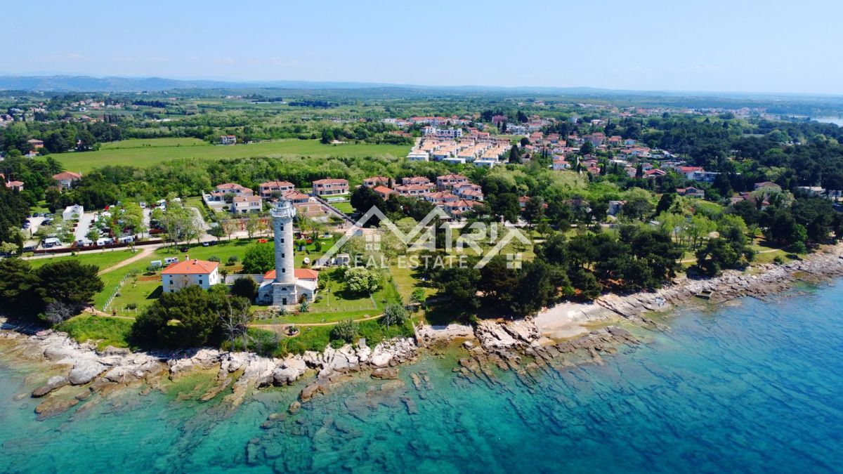 Umag, Dvojček z bazenom le 150 m od morja