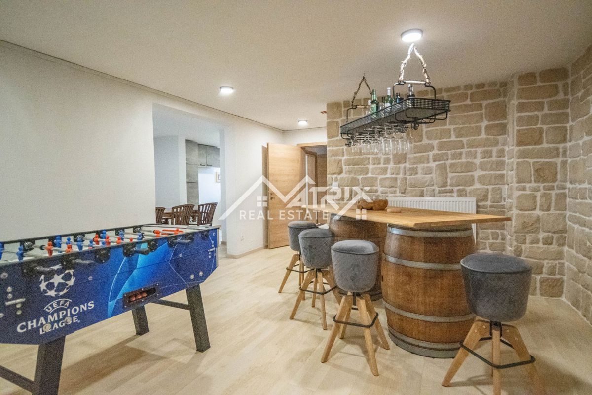 Umag, Dvojček z bazenom le 150 m od morja