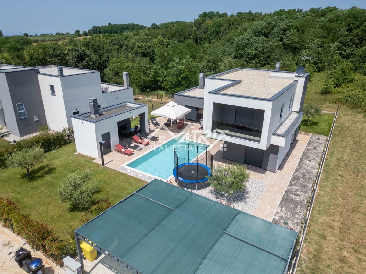 Poreška okolica, lepa moderna vila z bazenom