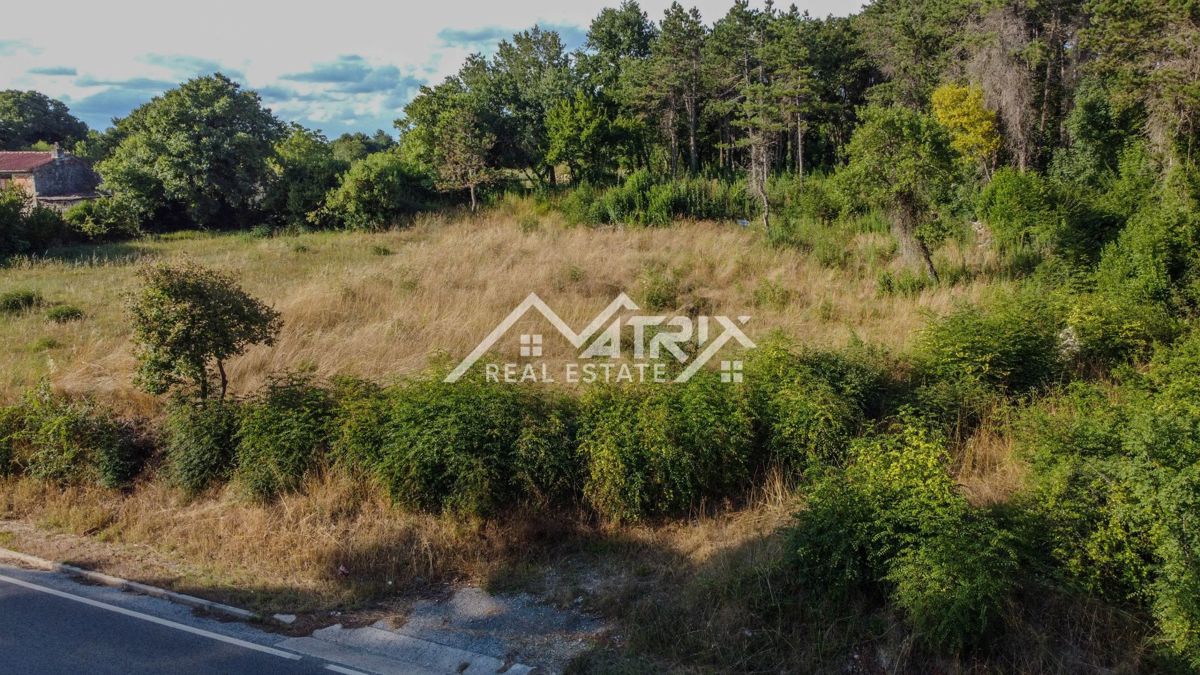 Marčana, zazidljiva parcela na atraktivni lokaciji blizu morja