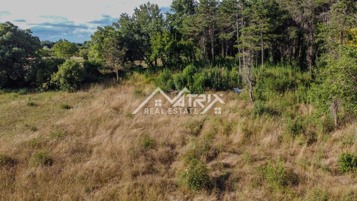 Marčana, zazidljiva parcela na atraktivni lokaciji blizu morja