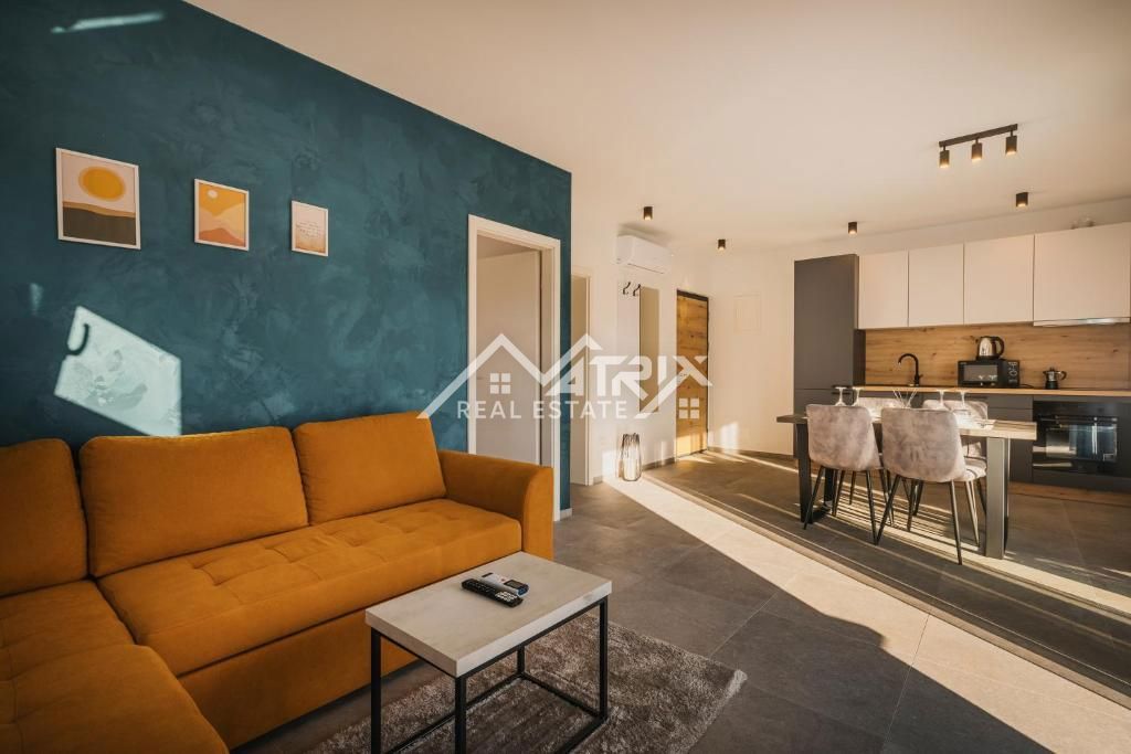 Umag okolica, hiša z bazenom in 3 ločenimi apartmaji