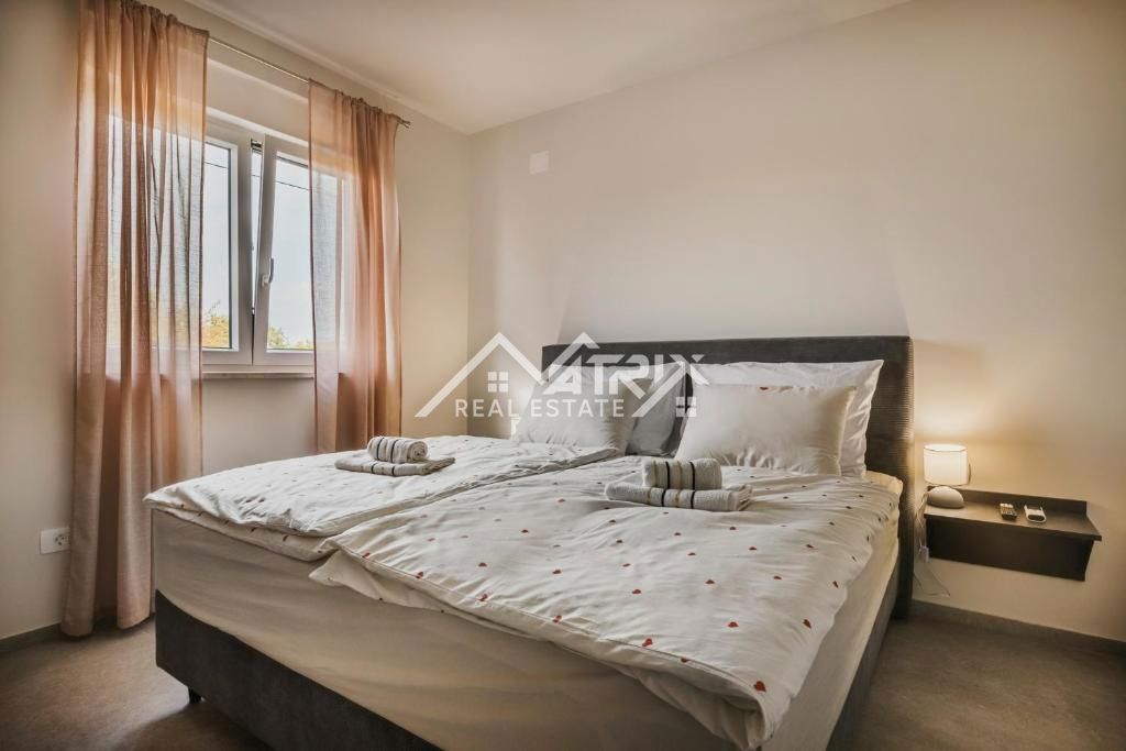 Umag okolica, hiša z bazenom in 3 ločenimi apartmaji
