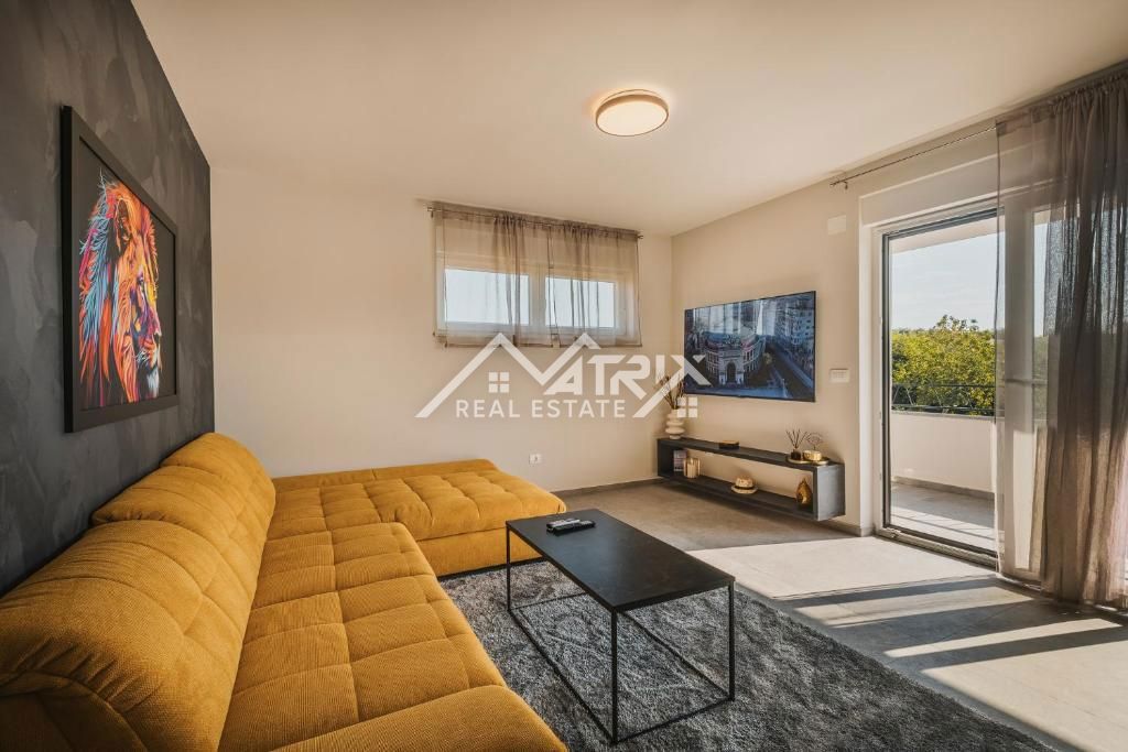Umag okolica, hiša z bazenom in 3 ločenimi apartmaji