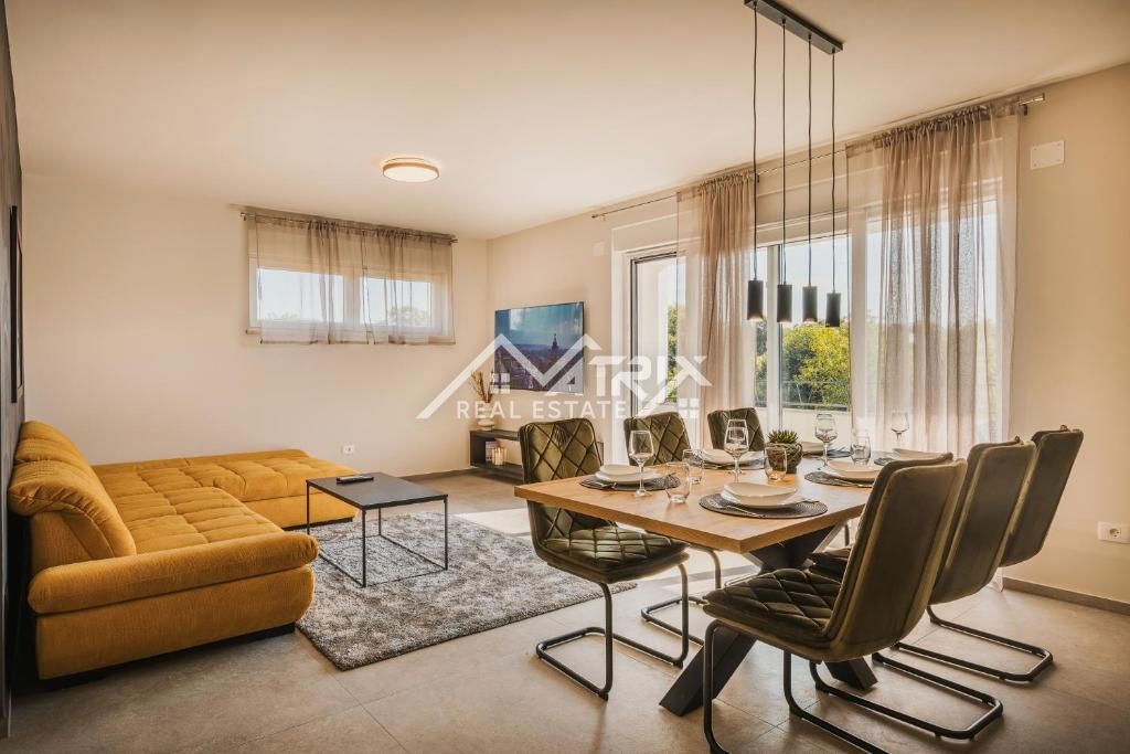 Umag okolica, hiša z bazenom in 3 ločenimi apartmaji