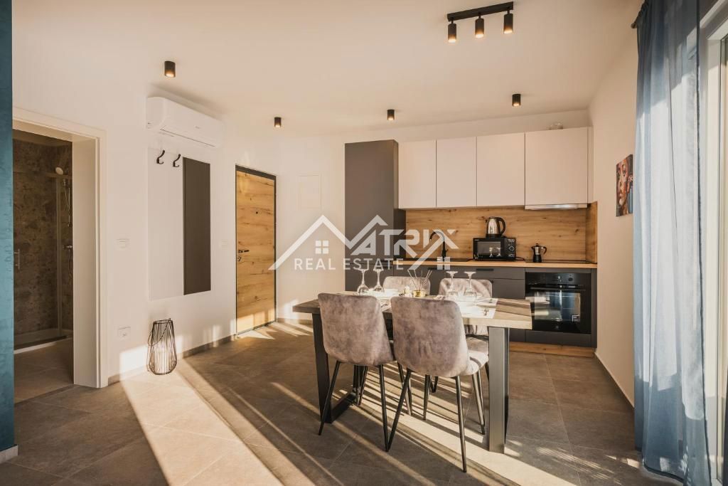 Umag okolica, hiša z bazenom in 3 ločenimi apartmaji