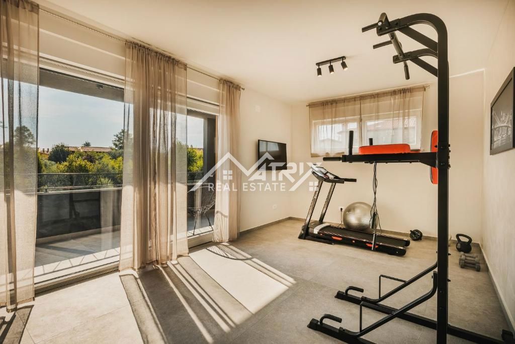 Umag okolica, hiša z bazenom in 3 ločenimi apartmaji