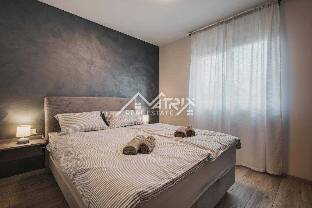 Umag okolica, hiša z bazenom in 3 ločenimi apartmaji