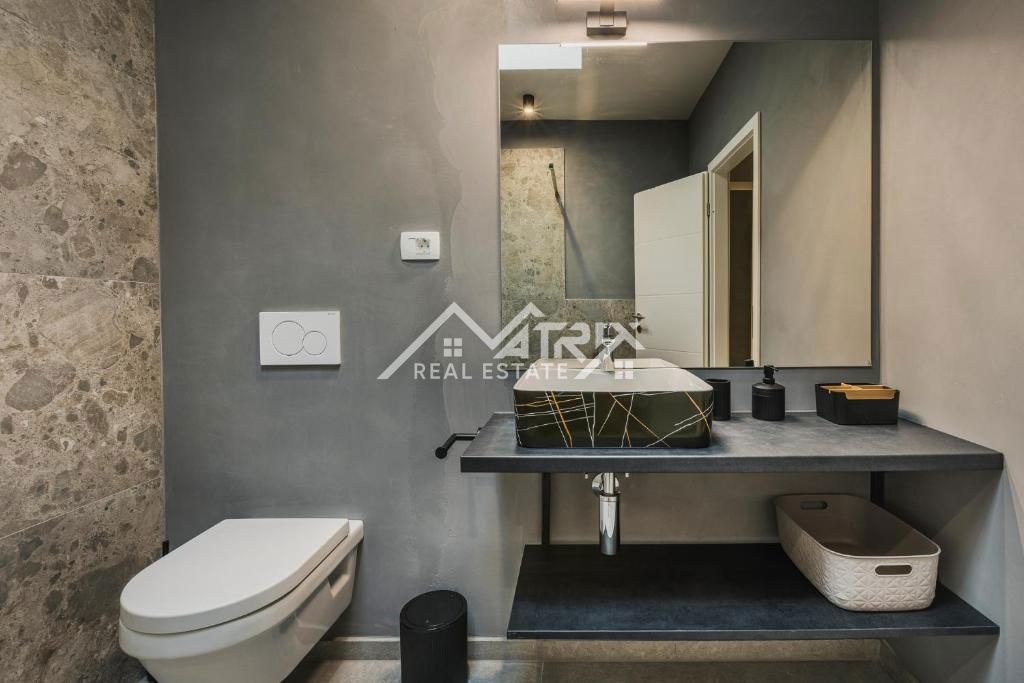 Umag okolica, hiša z bazenom in 3 ločenimi apartmaji