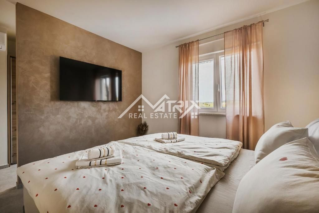 Umag okolica, hiša z bazenom in 3 ločenimi apartmaji