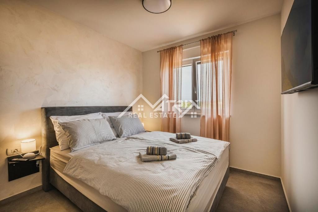 Umag okolica, hiša z bazenom in 3 ločenimi apartmaji
