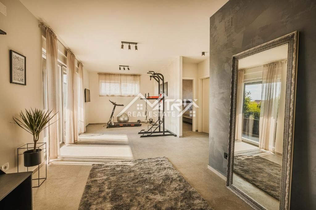 Umag okolica, hiša z bazenom in 3 ločenimi apartmaji