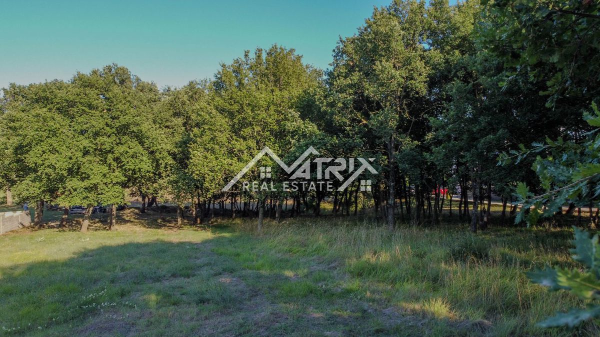 Medulin, Atraktivno gradbeno zemljišče, 5 min do morja