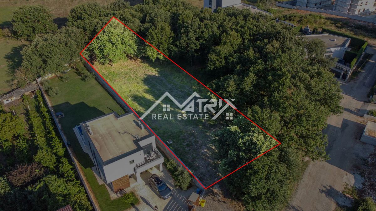 Medulin, Atraktivno gradbeno zemljišče, 5 min do morja