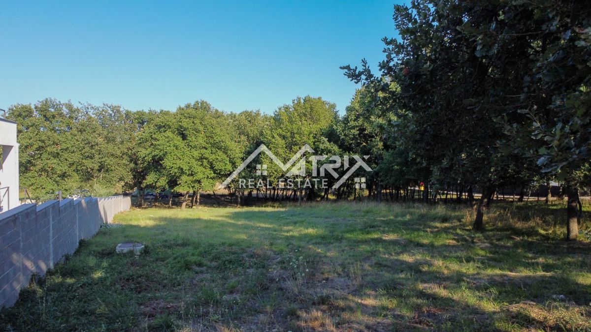 Medulin, Atraktivno gradbeno zemljišče, 5 min do morja