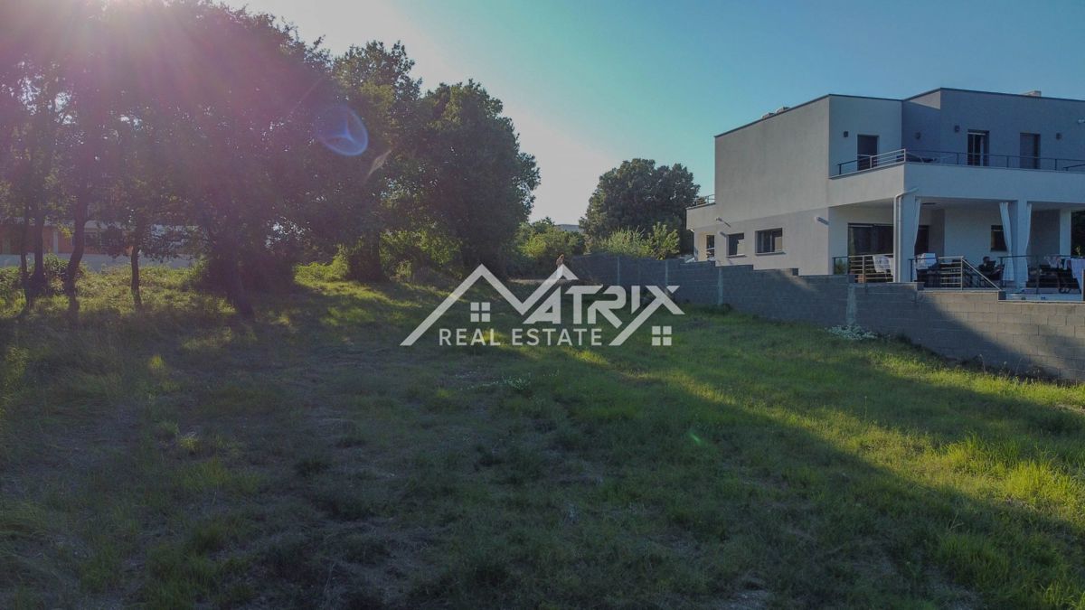 Medulin, Atraktivno gradbeno zemljišče, 5 min do morja