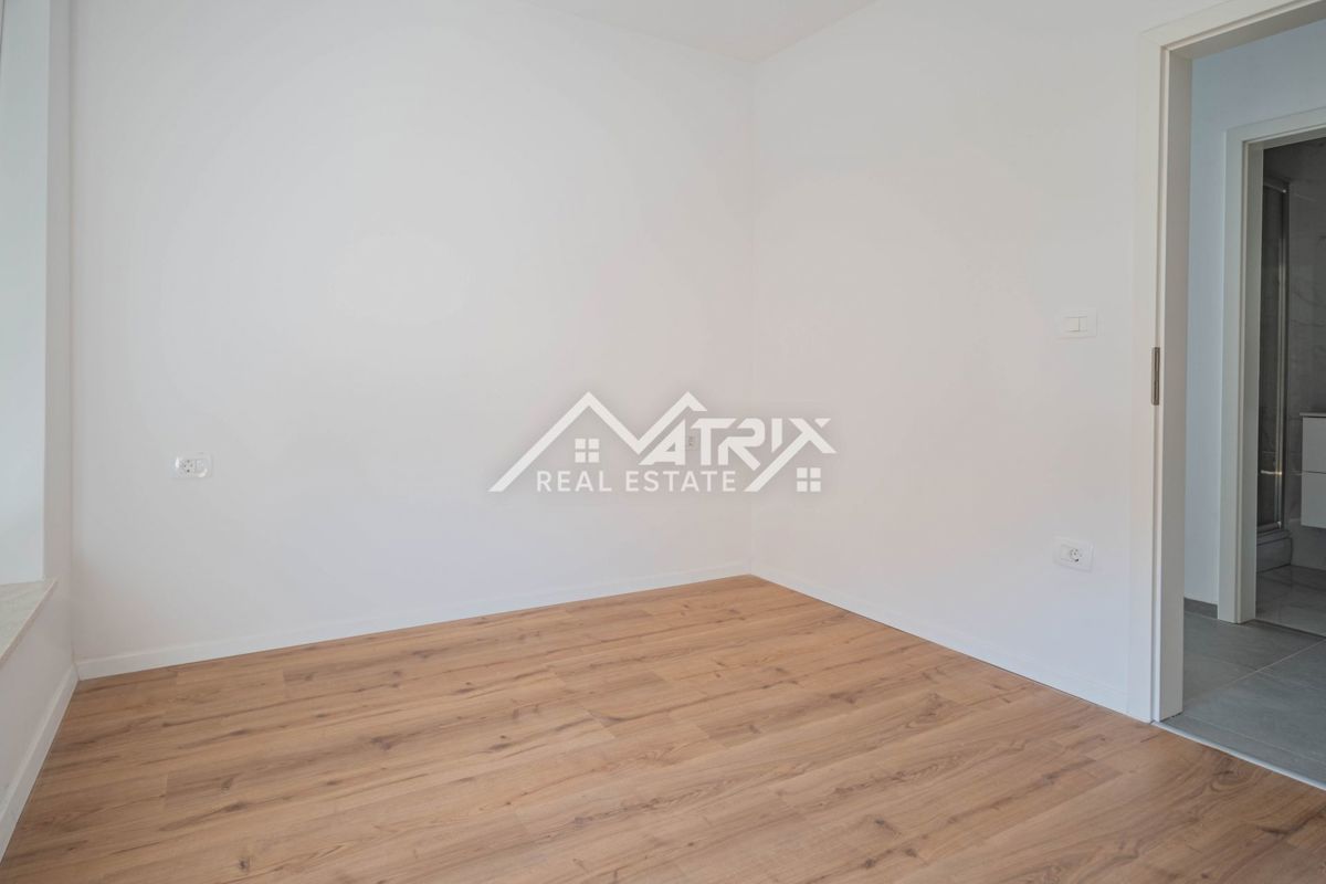 Medulin, dvosobno stanovanje z balkonom in parkirnim mestom, blizu morja