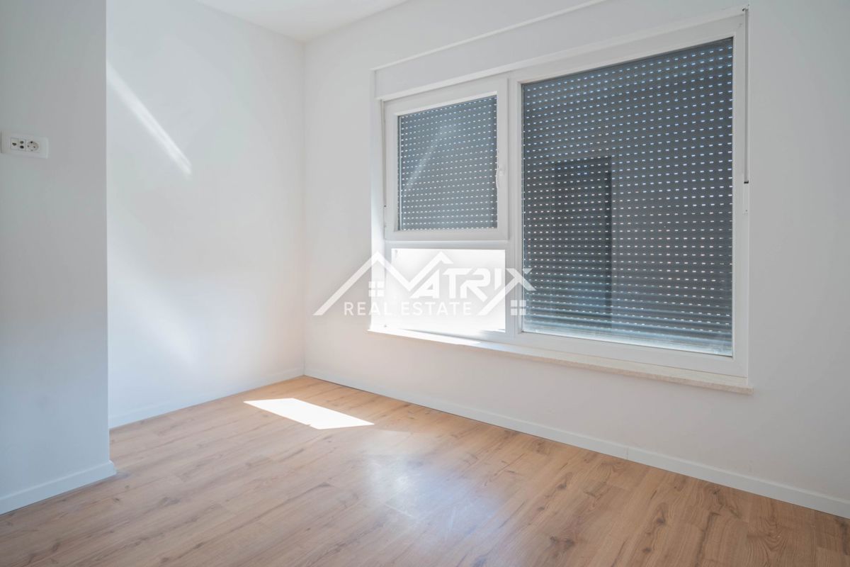 Medulin, dvosobno stanovanje z balkonom in parkirnim mestom, blizu morja