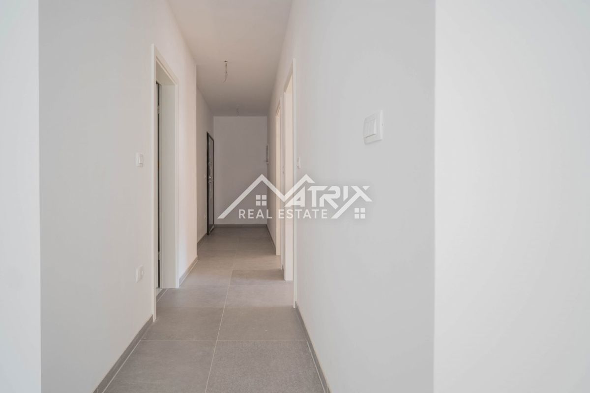 Medulin, dvosobno stanovanje z balkonom in parkirnim mestom, blizu morja