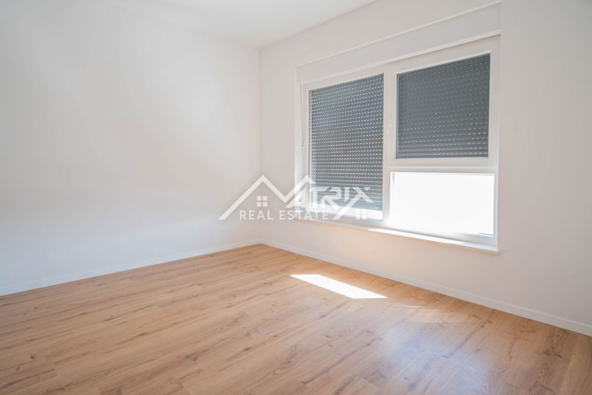 Medulin, dvosobno stanovanje z balkonom in parkirnim mestom, blizu morja