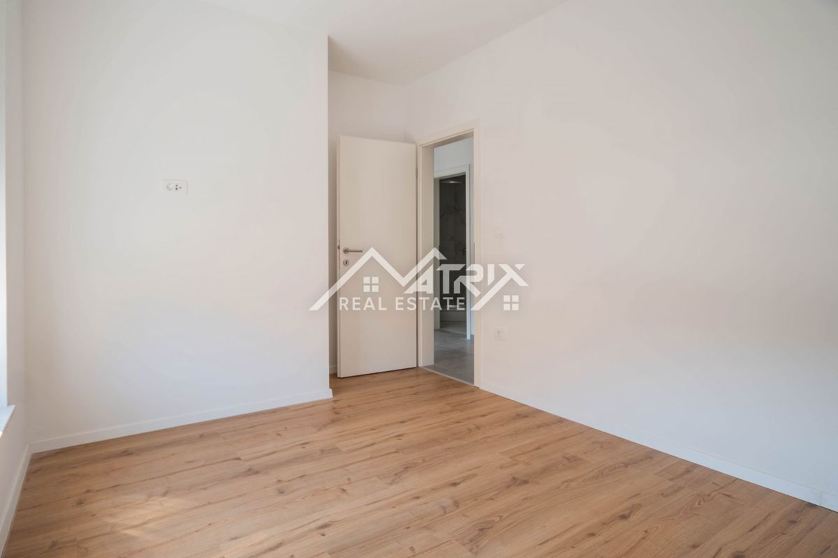 Medulin, dvosobno stanovanje z balkonom in parkirnim mestom, blizu morja