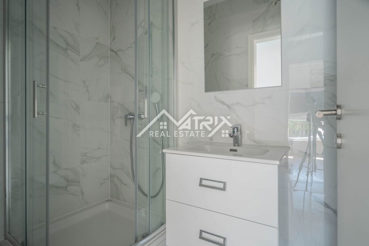 Medulin, dvosobno stanovanje z balkonom in parkirnim mestom, blizu morja