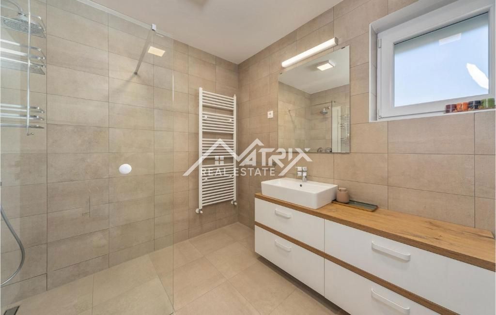 Poreč okolica, lepa moderna hiša blizu mesta