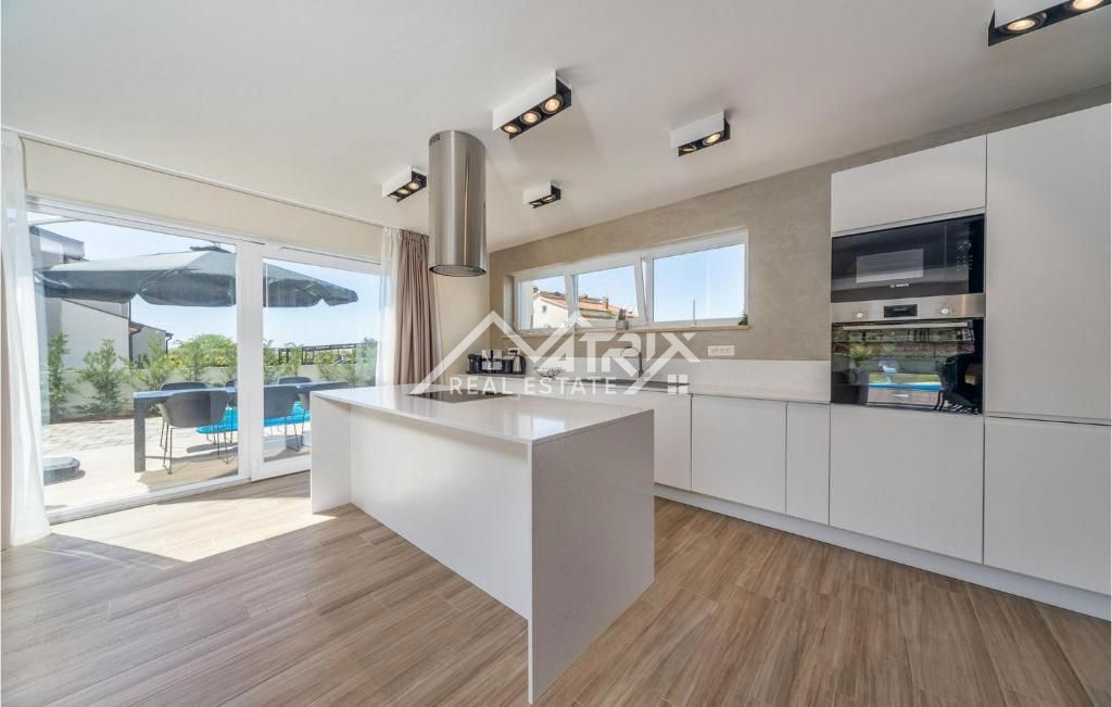 Poreč okolica, lepa moderna hiša blizu mesta