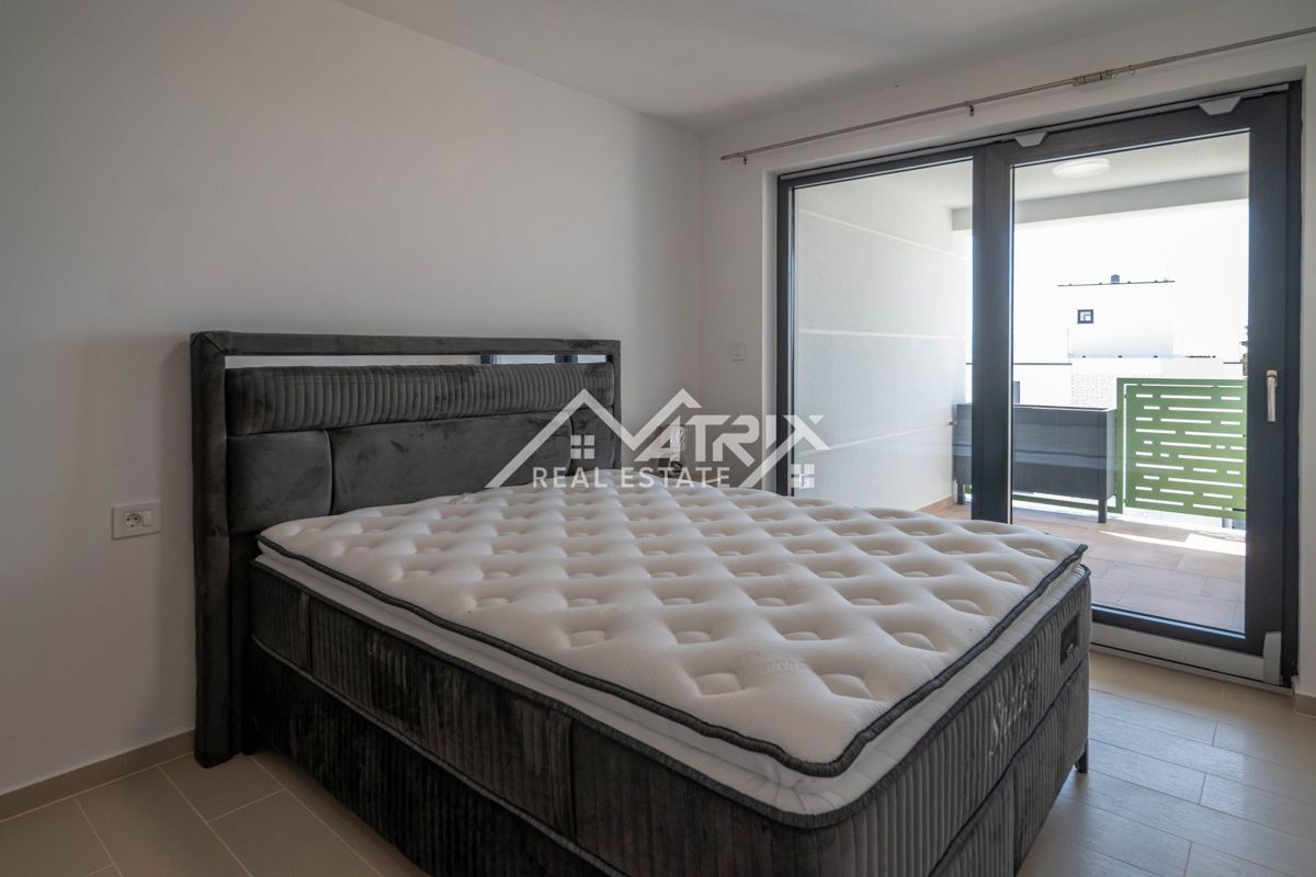 Novigrad, stanovanje s prekrasnim pogledom le 500 m od morja