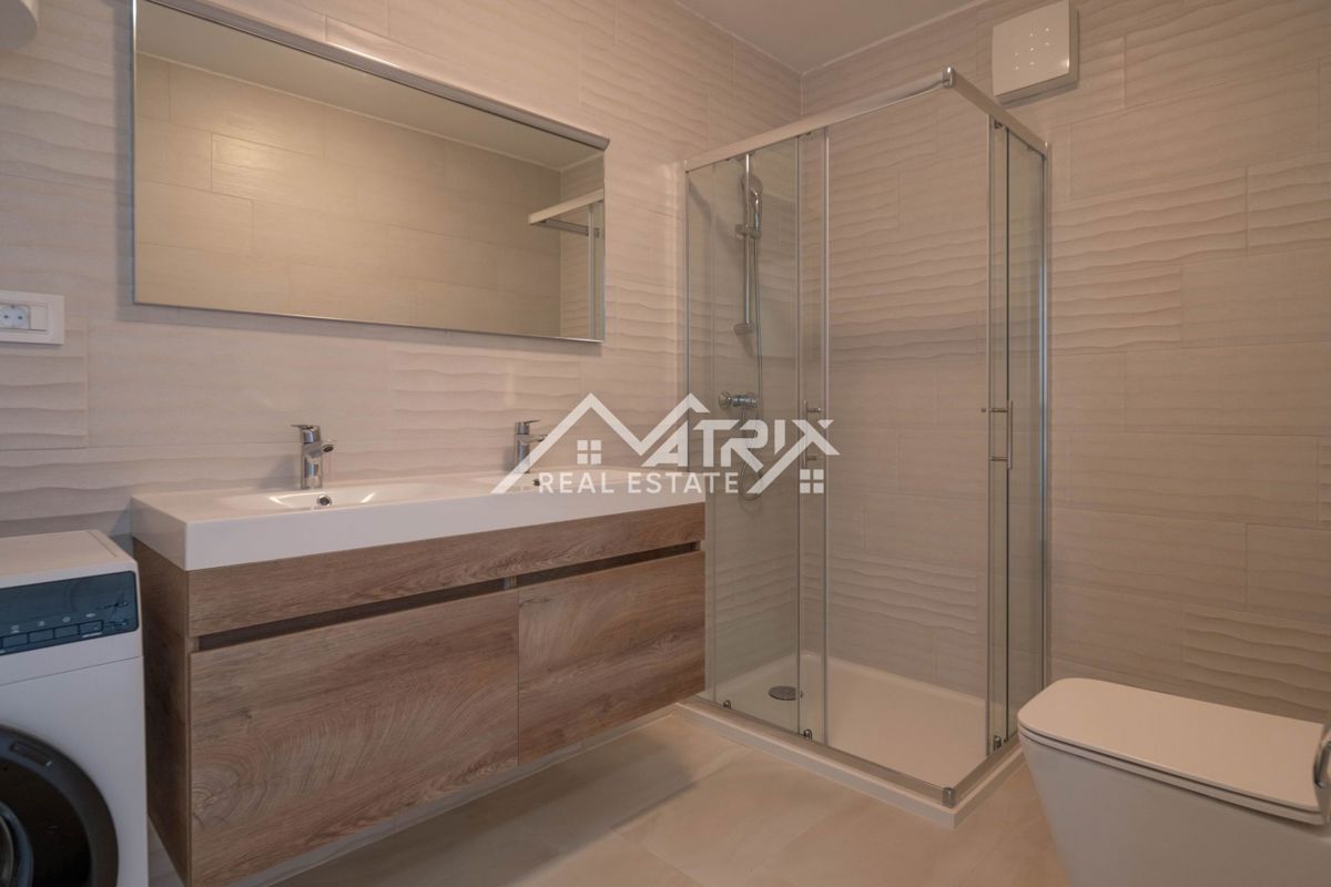 Novigrad, stanovanje s prekrasnim pogledom le 500 m od morja