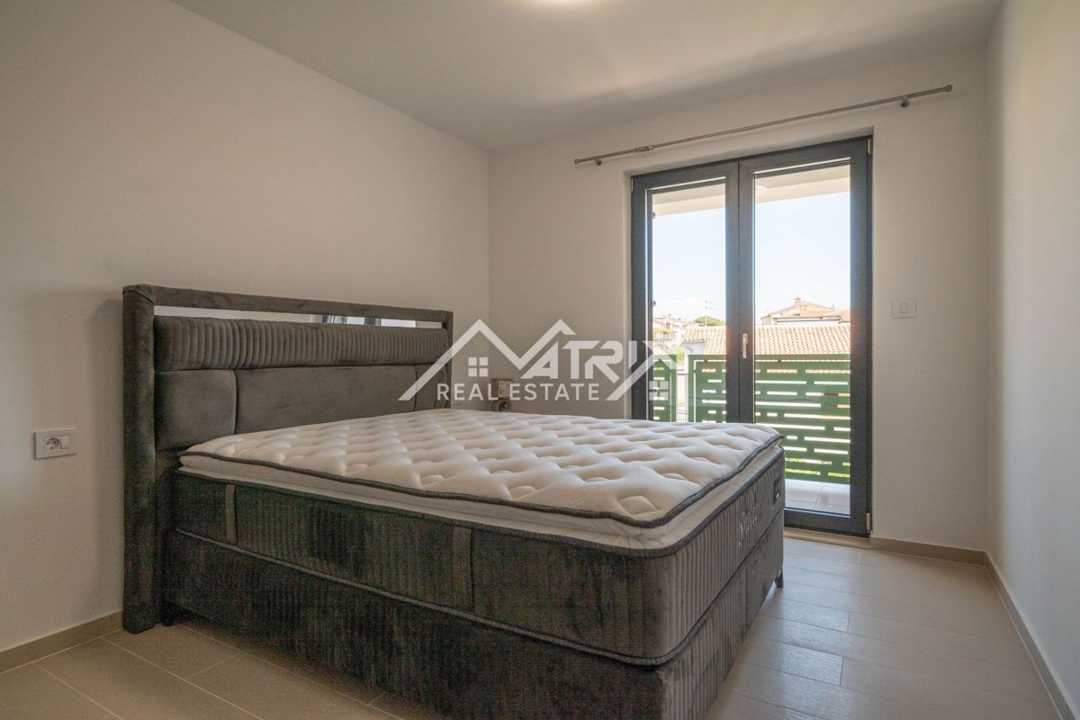 Novigrad, stanovanje s prekrasnim pogledom le 500 m od morja