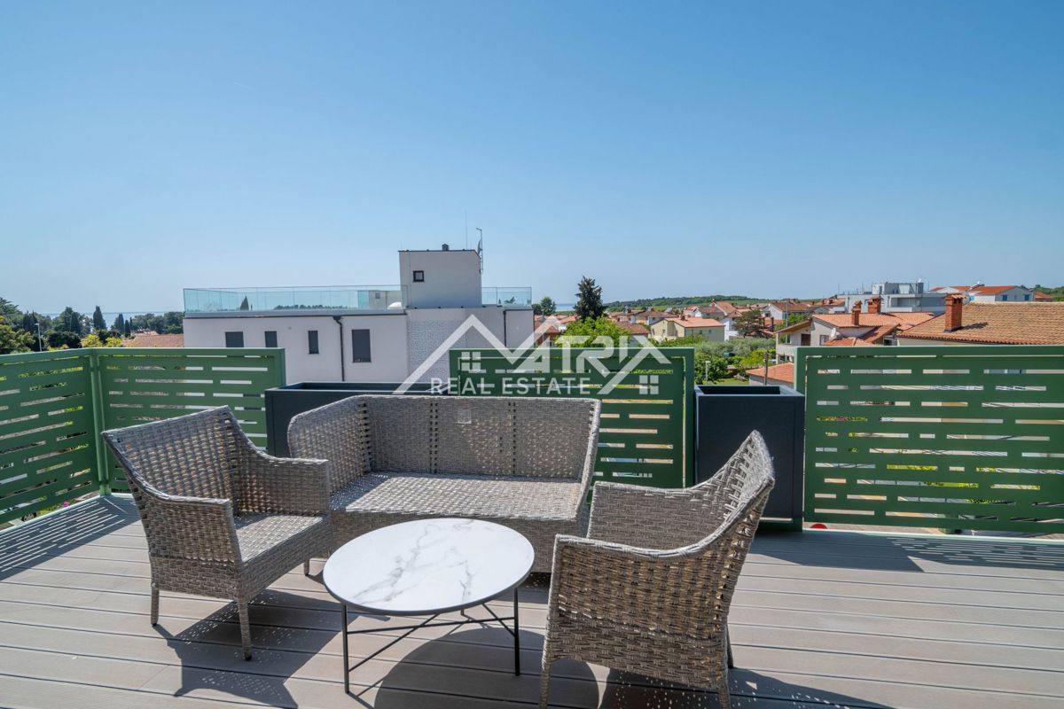 Novigrad, stanovanje s prekrasnim pogledom le 500 m od morja