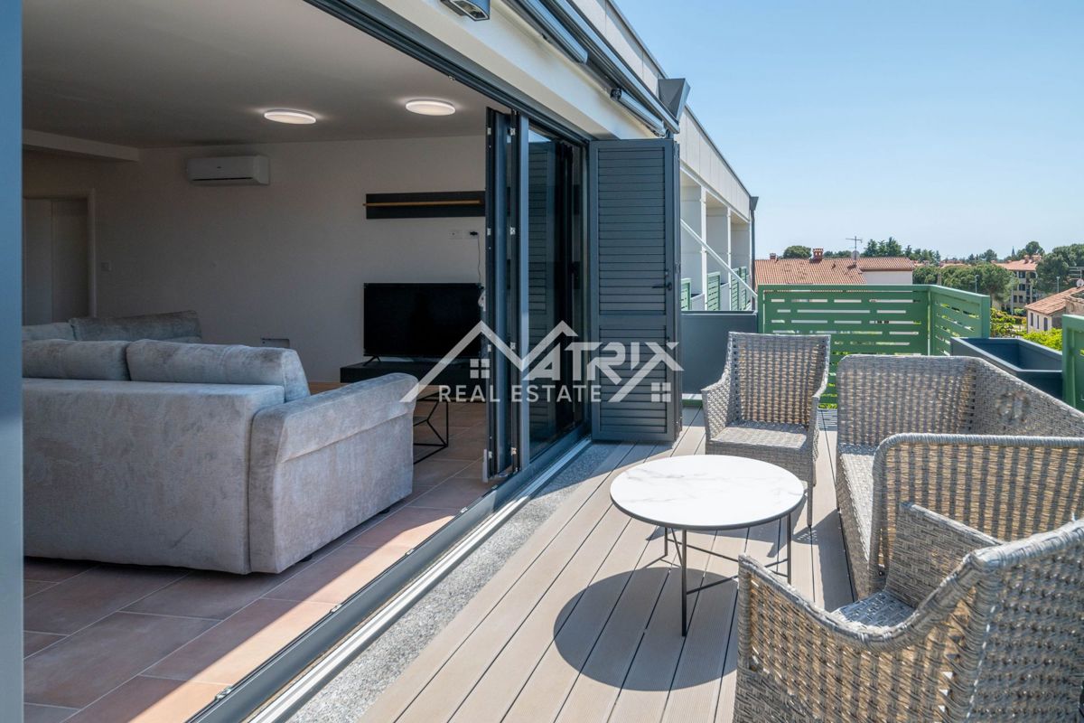 Novigrad, stanovanje s prekrasnim pogledom le 500 m od morja