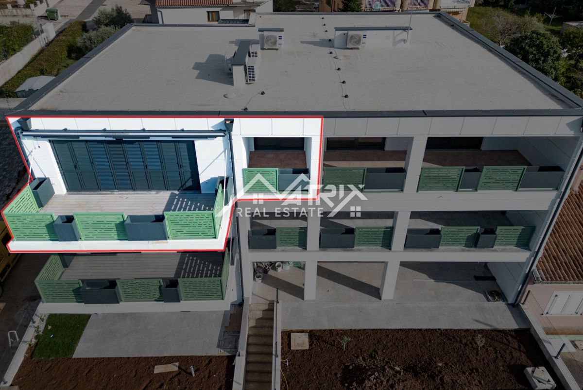 Novigrad, stanovanje s prekrasnim pogledom le 500 m od morja