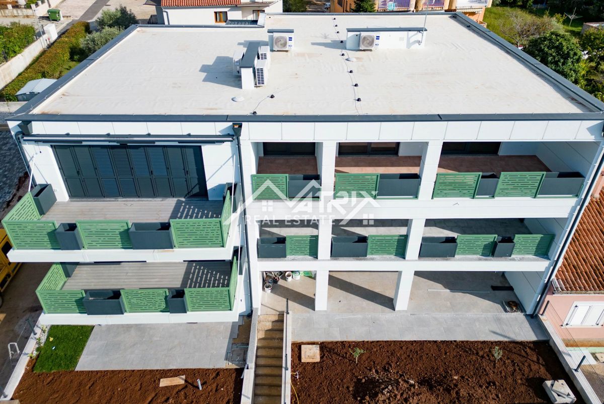 Novigrad, stanovanje s prekrasnim pogledom le 500 m od morja