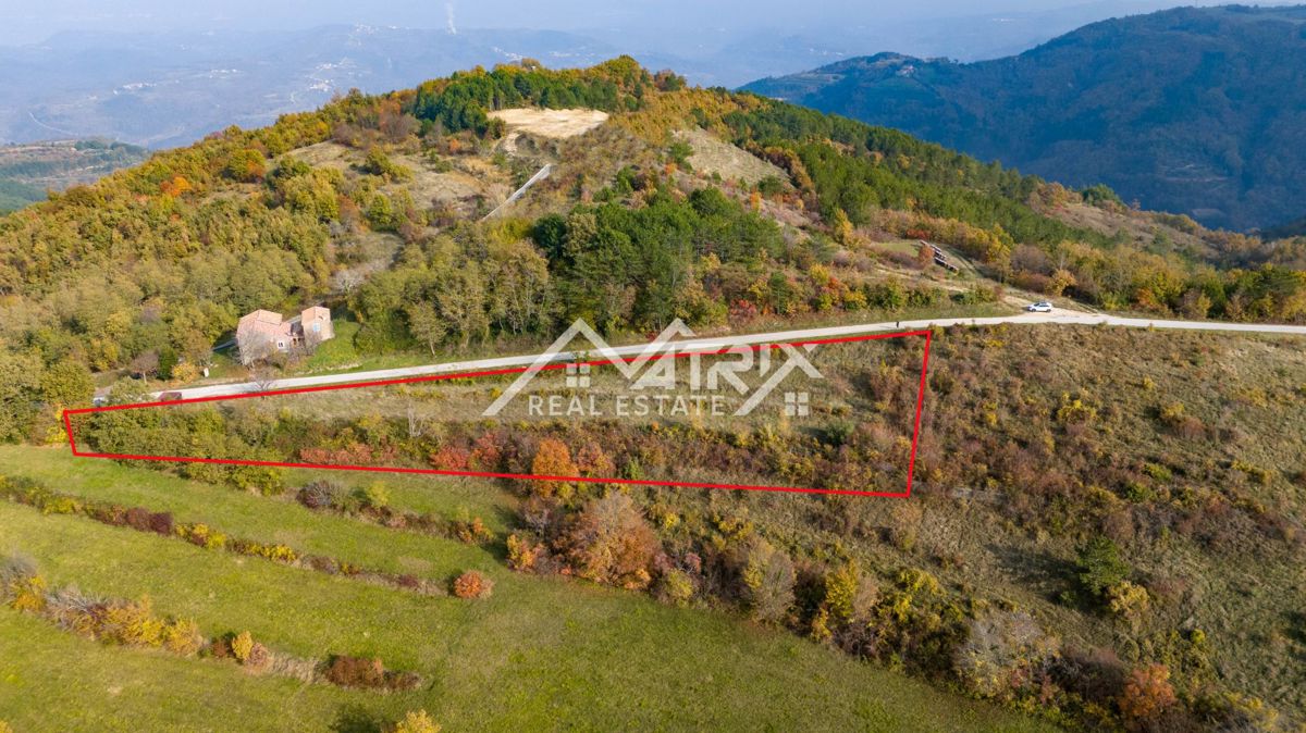 Motovun okolica, atraktivno zemljišče s panoramskim razgledom