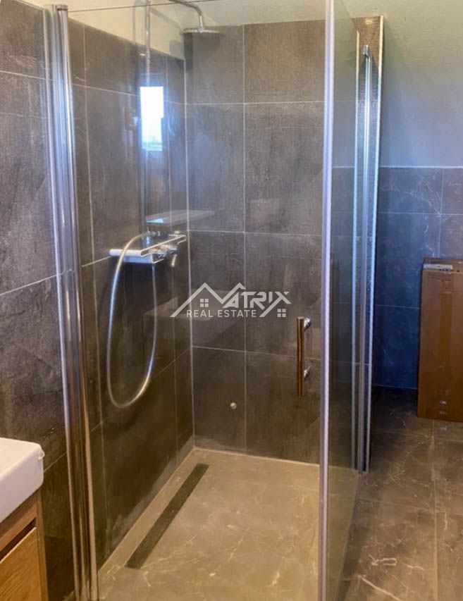 Poreč okolica, moderna hiša z bazenom in pogledom na morje