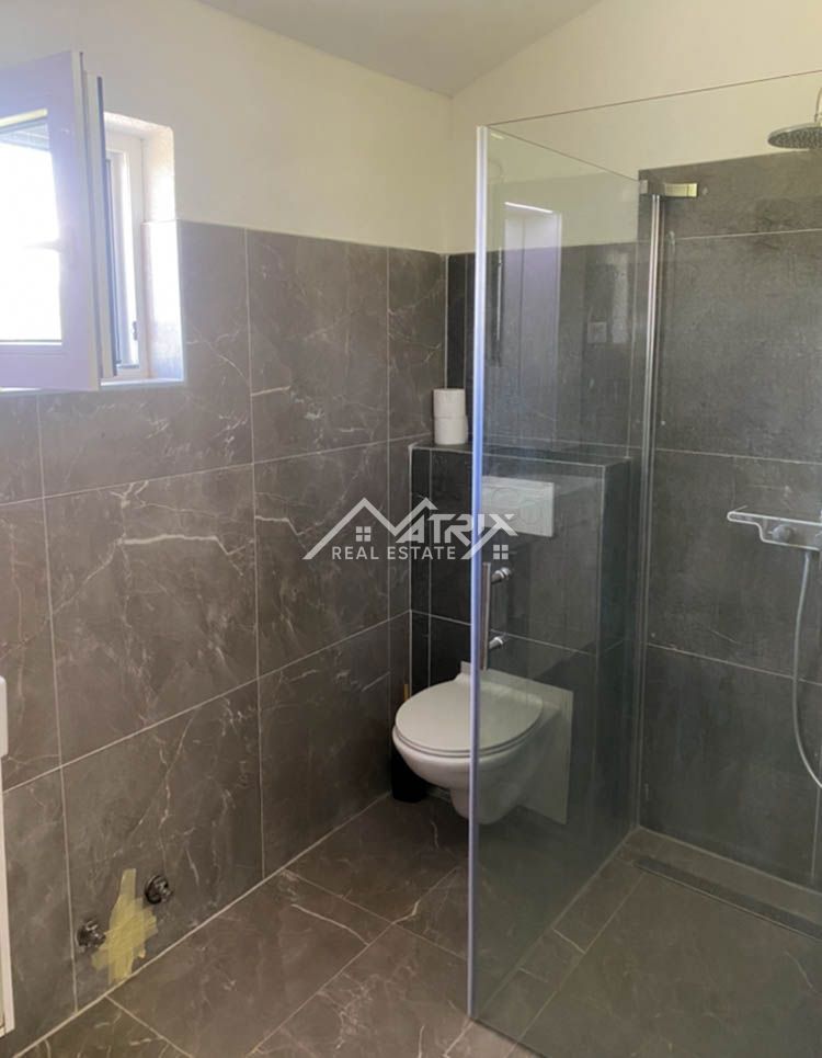 Poreč okolica, moderna hiša z bazenom in pogledom na morje