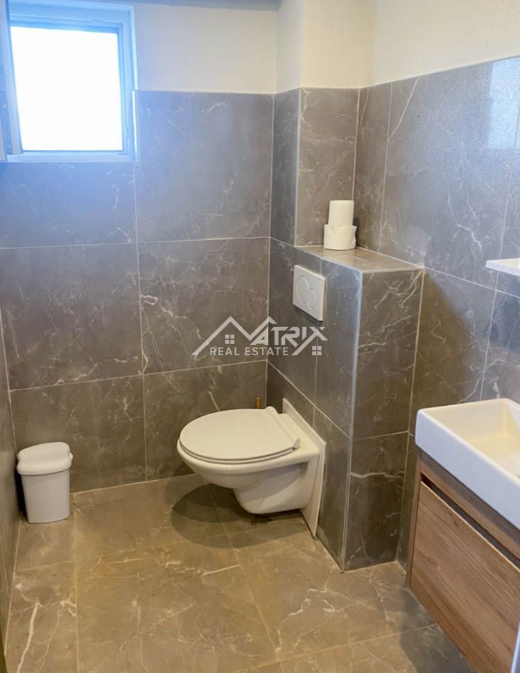 Poreč okolica, moderna hiša z bazenom in pogledom na morje