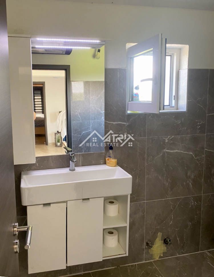 Poreč okolica, moderna hiša z bazenom in pogledom na morje