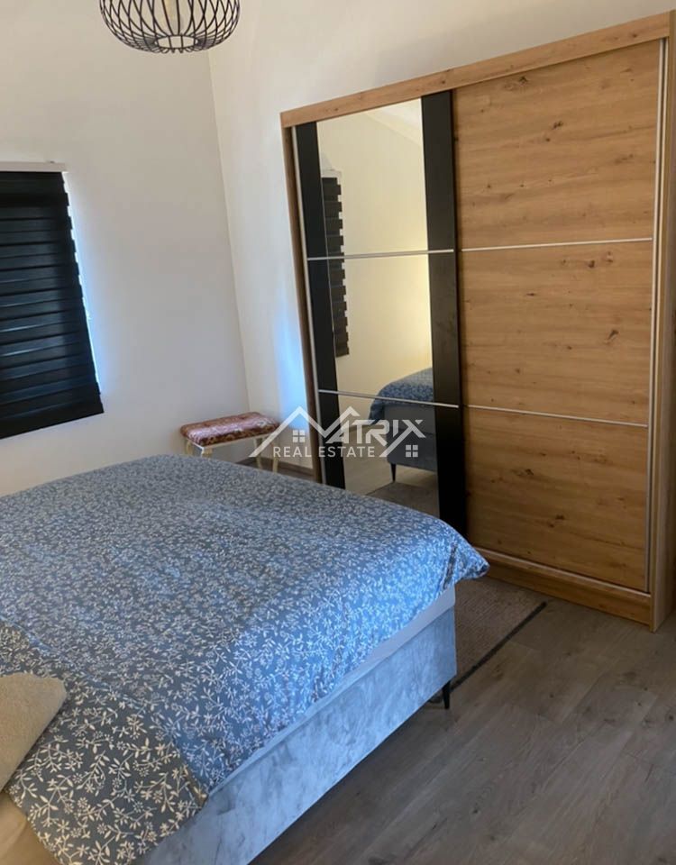 Poreč okolica, moderna hiša z bazenom in pogledom na morje