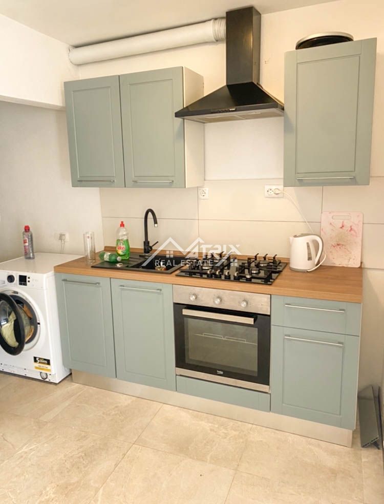 Poreč okolica, moderna hiša z bazenom in pogledom na morje